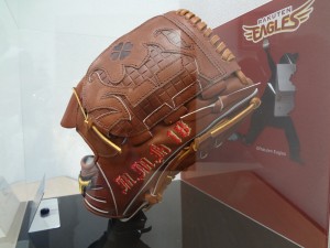 田中将大投手開幕連勝記録達成記念オーセンショングラブ