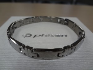 phitenチタンブレスレット